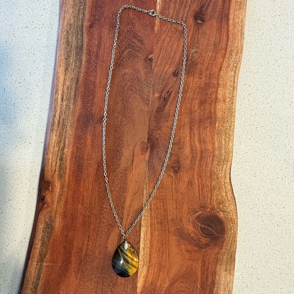 Tiger’s Eye Polished Pendant Necklace Oval Stone on Silver Tone Chain Green Gold - Picture 4 of 6